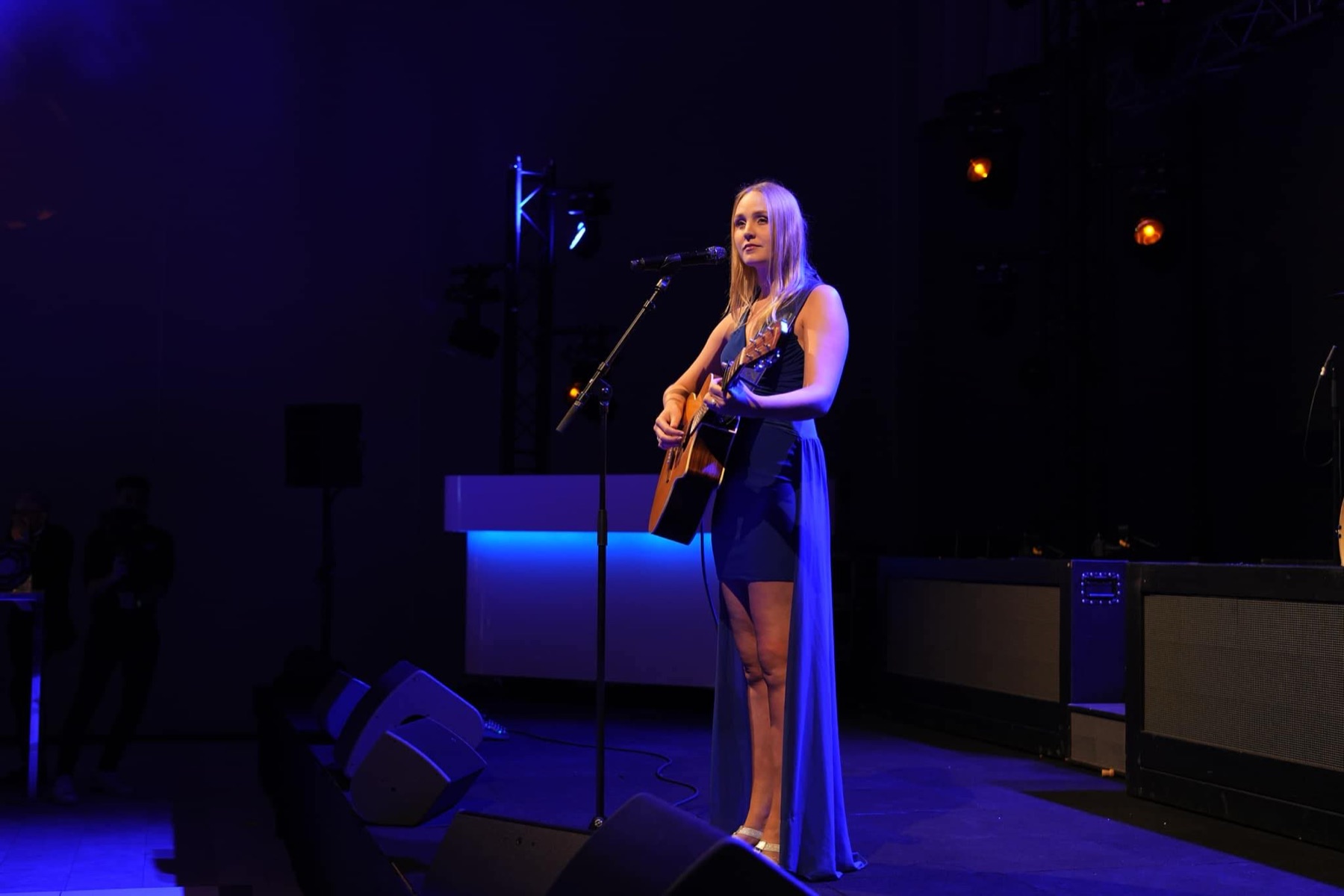 Lisanne Spaander zingt live muziek tijdens een uitvaart of herdenking